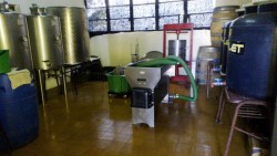 Parte del equipamento de la bodega que se encuentra en el colegio.