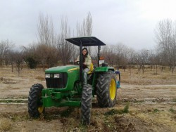 Este es el tractor que pertenece a la escuela con la cual se pueden realizar las prácticas en el campo.