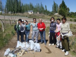 Movida ecológica organizada por la escuela, con la participación de alumnos y docentes. Se contó, además, con la colaboración de integrantes de diferentes instituciones del distrito