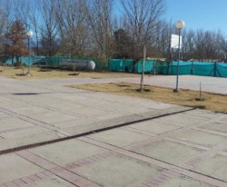 patio y cancha de deportes