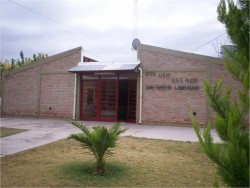 Frente de la Escuela N° 4-135 