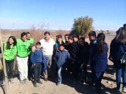 Plantando algarrobos con el Sr. Intendente de Junín, Don Mario Abed