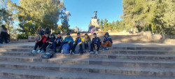 Estudiantes de 1° año en el Cerro de la Gloria