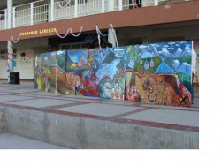 Exposición de un mural realizado en madera por los alumnos con motivo de la sermana de las artes.