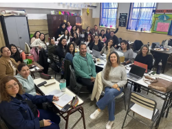 Plantel docente y equipo directivo en jornadas institucionales 