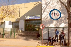 Frente de la Escuela